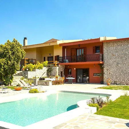 Сasa de vacaciones Spacious In With Garden *