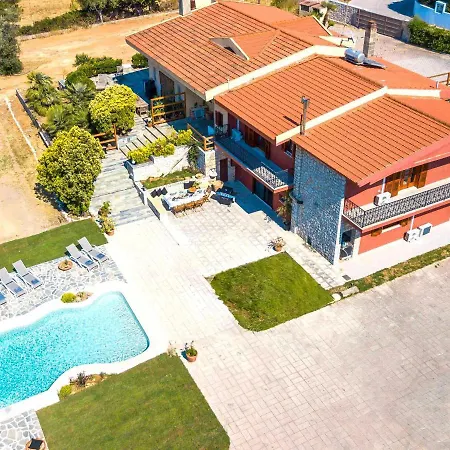 Spacious In With Garden *