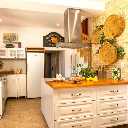 Spacious In With Garden * Koskinou (Rhodes)