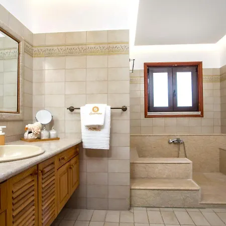 Spacious In With Garden * Koskinou (Rhodes)