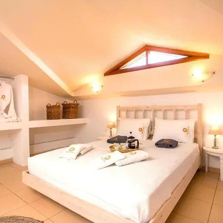 Spacious In With Garden