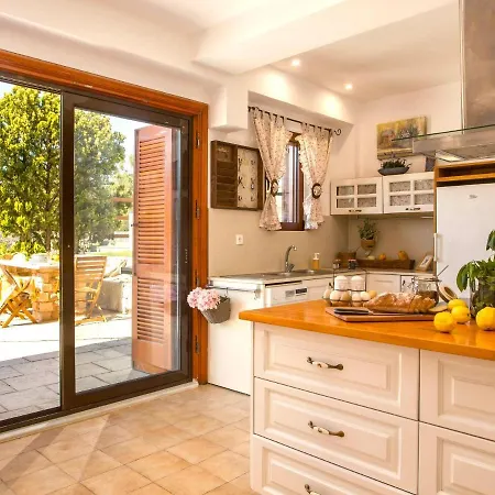 בית נופש Near In Afandou