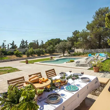 Spacious In With Garden